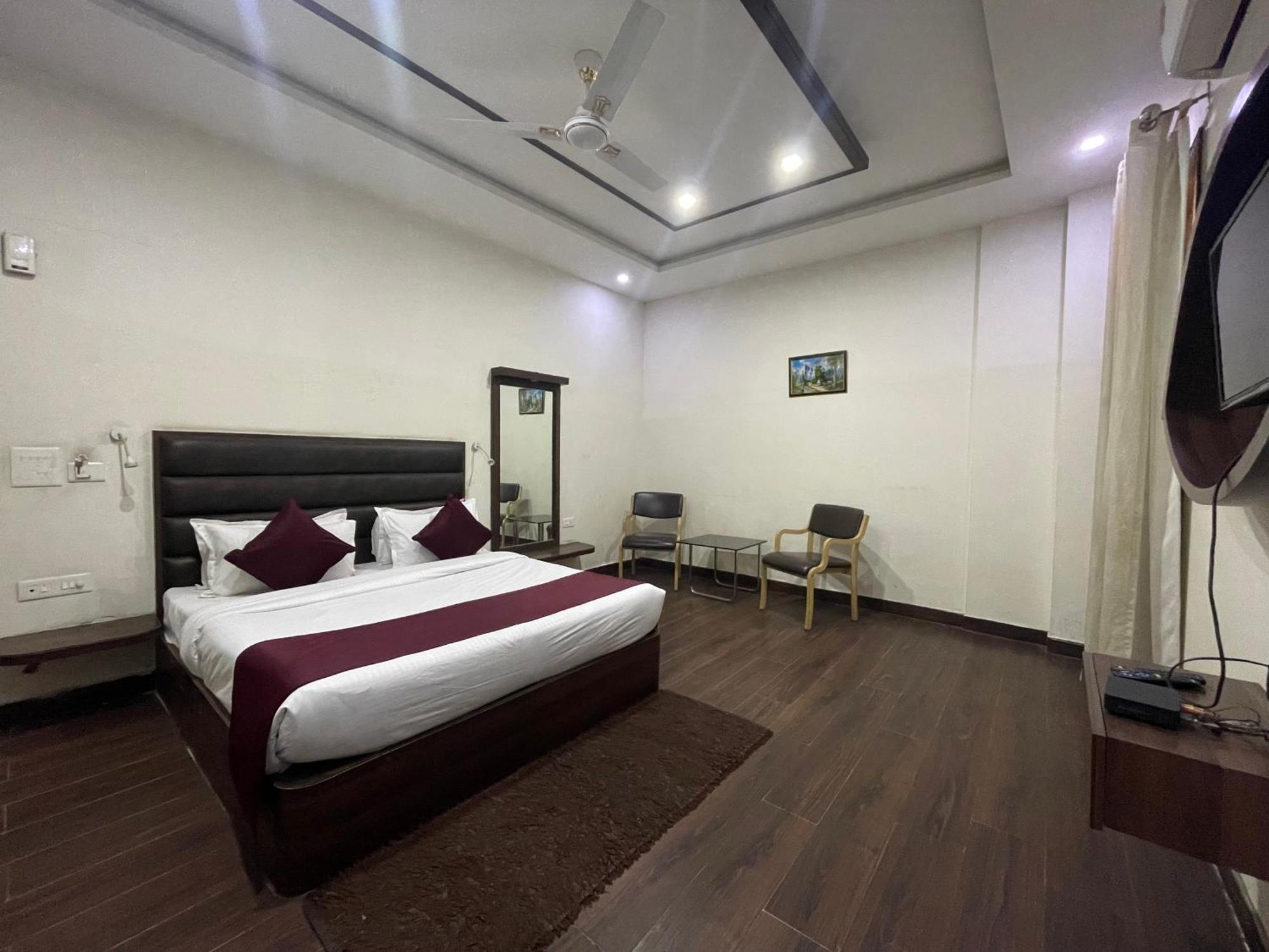 Hotel Opal Courtyard Агра Экстерьер фото