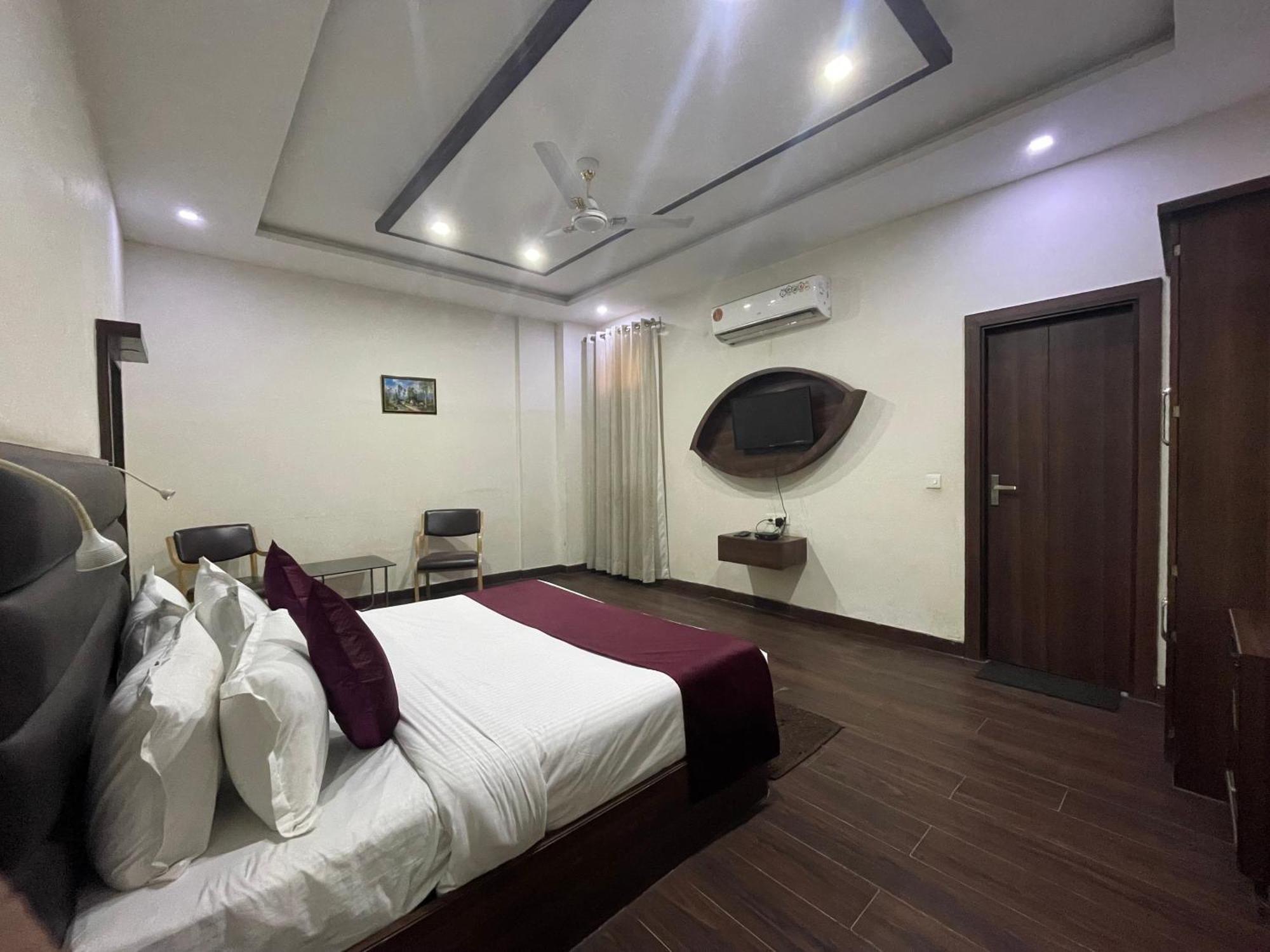 Hotel Opal Courtyard Агра Экстерьер фото