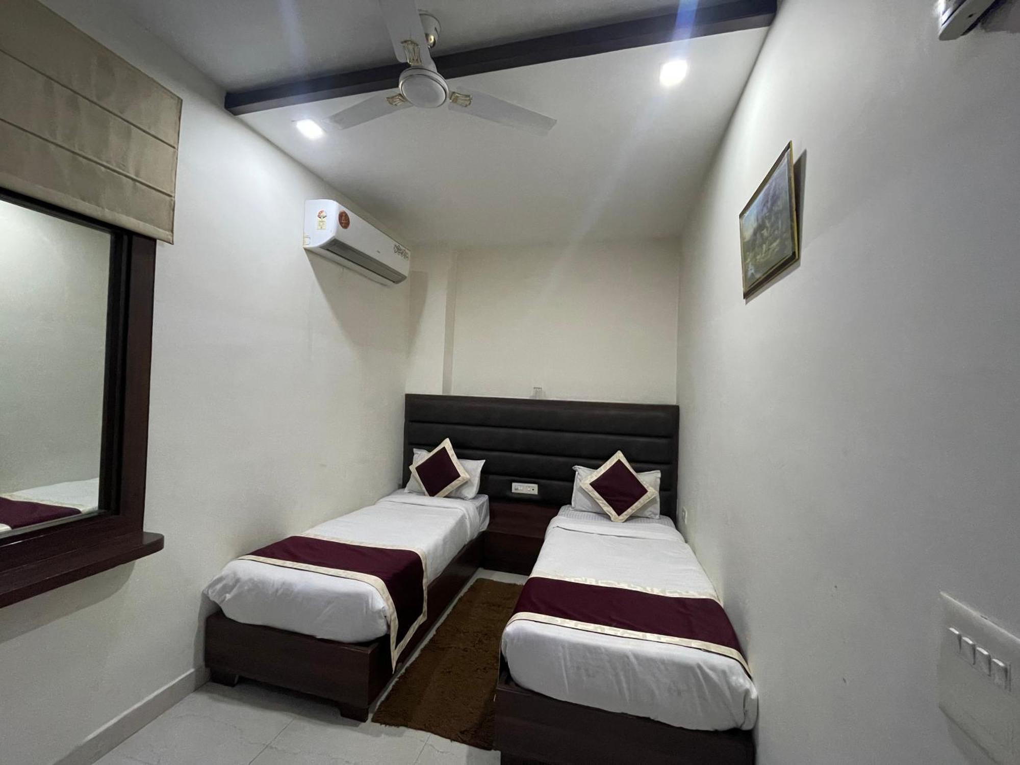 Hotel Opal Courtyard Агра Экстерьер фото